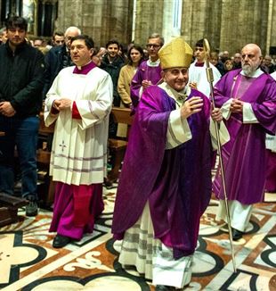 Dom Mario Delpini na Missa por Dom Giussani. Catedral de Milão, 26 de fevereiro de 2024 (Pino Franchino/Arquivo CL)