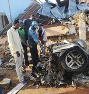 Destruição de uma igreja em Kaduna  (Nigéria).