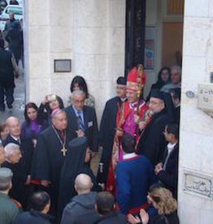 A entrada da igreja de São Francisco, em Alepo,<br>  pouco antes da abertura da Porta Santa.
