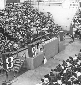 Pesaro, 1974. Padre Francesco Ventorino Francesco Ventorino no Congresso Nacional de CL para o ensino médio. © Fraternità di CL/Paolo Sonzogni