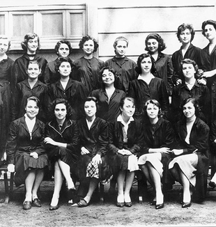Milão, 1958. Foto da turma I B feminina do Liceu Berchet. © Fraternidade de CL