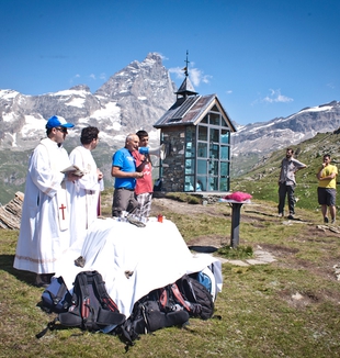 Cervinia, 2013. Messa durante la gita in montagna. © Paola Marinzi