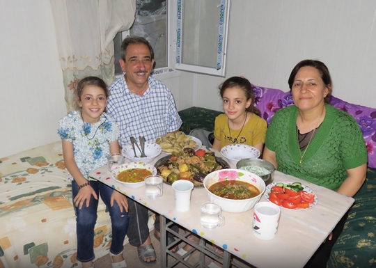 A família de Myriam na casa-contêiner em Erbil
