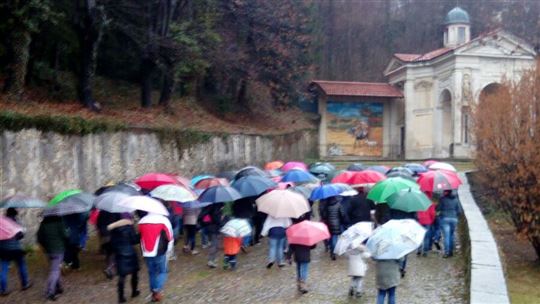 Amigos em peregrinação ao Sacro Monte de Varese durante a gravidez de Silvia
