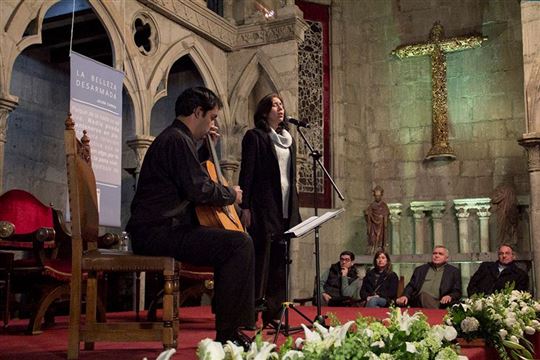 Um canto no início do encontro no Instituto Cultural Helénico.