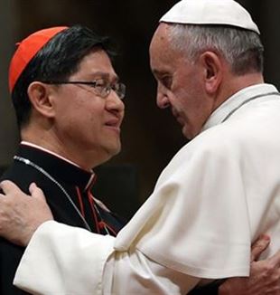 O cardeal Tagle com o Papa