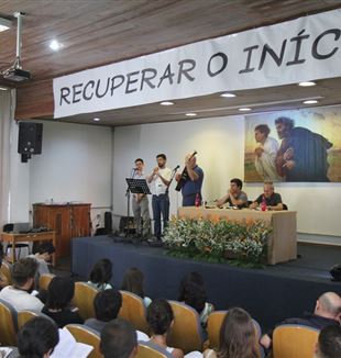 A assembleia dos universitários com Pe. Carrón.
