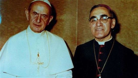 Paulo VI com o bispo Oscar Arnulfo Romero