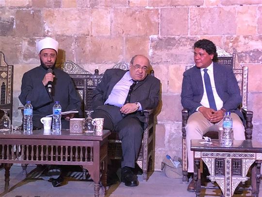 O imã Usama al Azhari, Mostafa El Feki, diretor da Biblioteca de Alexandria, e Wael Farouq
