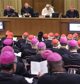 O papa preside o Sínodo dos jovens