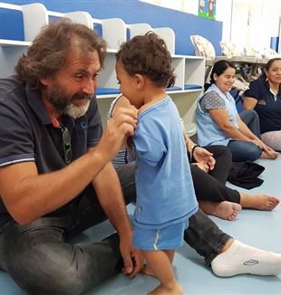 Giordano, de Rimini, visita a Creche Cantinho da Natureza, no Rio de Janeiro.