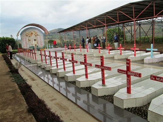 Os túmulos dos 40 mártires de Buta