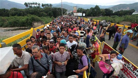 Refugiados venezuelanos na fronteira com a Colômbia
