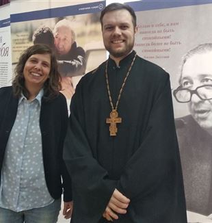 Marta Busani e padre Antonij Kovalenko (Foto: Kirill Kanin)