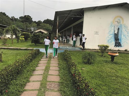 A escola agrícola Maria Rainha dos Apóstolos, no norte de Manaus