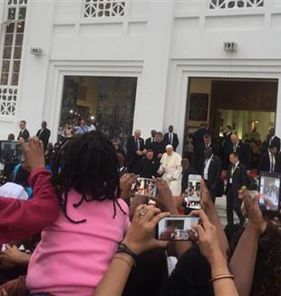 O Papa Francisco durante a visita à capital de Moçambique