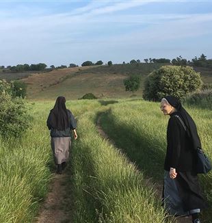 Irmã Giusy (à direita) num campo de Palaçoulo