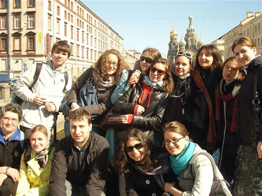 Em São Petersburgo, com alunos da Universidade San Tijon e a Católica de Milão