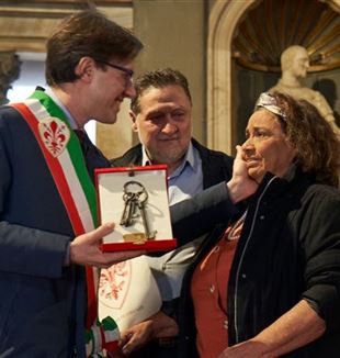 Cleuza e Marcos Zerbini recebem as chaves de Florença do prefeito Dario Nardella