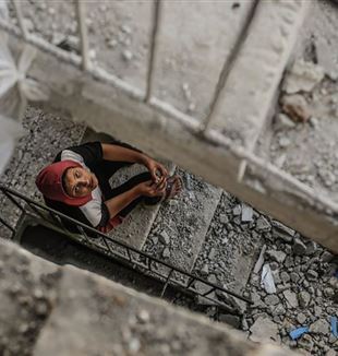 Numa casa de Gaza (©Mahmoud Issa/SIPA-USA/Mondadori Portfolio)