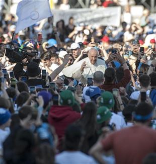 Papa Francisco com os jovens, 18 de abril de 2022 (©Massimiliano Migliorato/Catholic Press Photo)