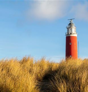 O farol da ilha de Texel, Países Baixos (©Unsplash/Marieke Koenders)