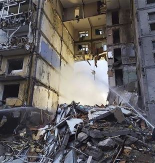 A devastação em Zaporizhzhia após os últimos ataques russos (©Ansa)