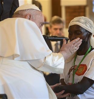 O Papa em Kinshasa durante o encontro com as vítimas de violência da guerra no Congo (Foto Vatican Media/Catholic Press Photo)