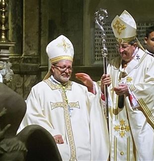 A ordenação episcopal de Dom Giovanni Paccosi. Em pé, ao ladod ele, o cardeal Giuseppe Betori, Arcebispo de Florença
