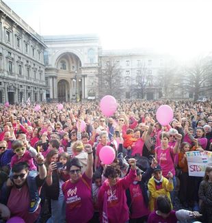 A manifestação das "famílias arco-íris" em Milão, sábado 18 de março (Foto: Ansa)