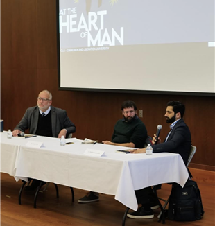 Dr. Michael Hanby, Dr. Michele Averchi e Dr. Brandon Vaidyanathan discutem <em>O senso religioso</em> na Universidade Católica da América