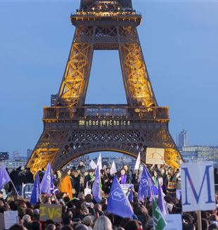 Paris, as manifestações após a revisão da constituição (Foto: Vincent Isore/IP3 via ZUMA Press/Ansa)